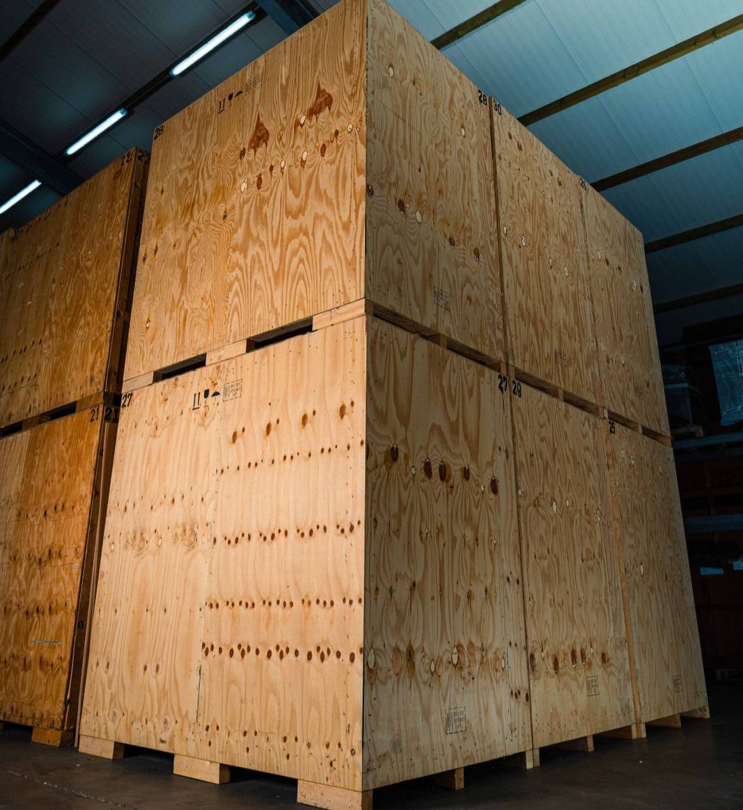 Holzkisten in der Lagerung Firma Transbork Logistik in Bad Honnef